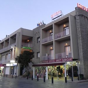 Hotel Puerta De España La Jonquera Room photo