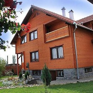 Hotel Zárug Vendégház Lăzarea Exterior photo