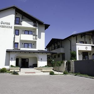 Hotel Curtea Bizantina Suceava Exterior photo