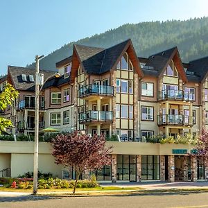 Harrison Lake View Suites Harrison Hot Springs Exterior photo