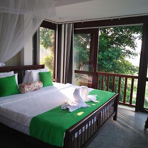 Aroma Club Bed and Breakfast Walahanduwa Exterior photo