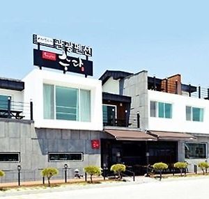 Seorabeol Togi Tourist Pension Chongnae-dong Exterior photo