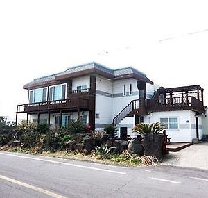 Hotel La Maison Benie Deuxieme Seogwipo Exterior photo