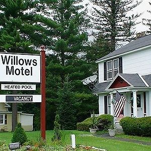 Willows Motel Williamstown Exterior photo