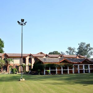 Ashok Country Resort Nueva Delhi Exterior photo