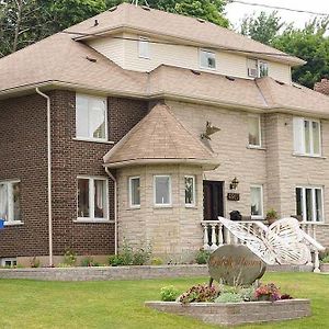 Butterfly Manor Bed and Breakfast Niagara Falls Exterior photo