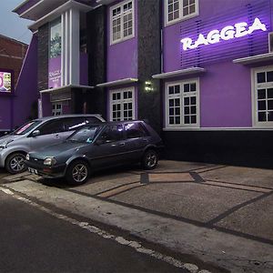 Hotel Raggea Malang Exterior photo