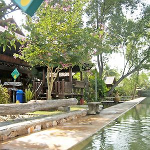 Baansuan Amphawan Resort Samut Songkhram Exterior photo