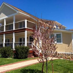 Ahoy Inn Guesthouse Put-in-Bay Exterior photo