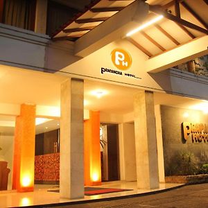 Hotel Prapancha Yakarta Exterior photo