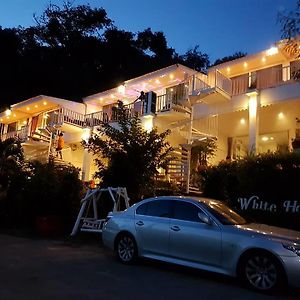 Hotel White House Mountian Beach Rayong Exterior photo