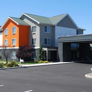 Solstice Erie Inn & Suites Exterior photo