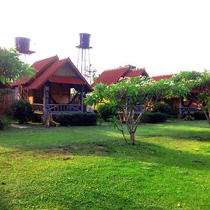 Pai Nam Now Bed and Breakfast Exterior photo