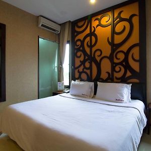 Hotel Reddoorz Near Rungkut Industry Surabaya Exterior photo
