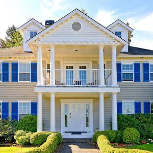 Belle Maison Aupres De La Mer Bed and Breakfast Sidney Exterior photo