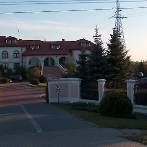 Hotel Pod Lwami Błonie Exterior photo