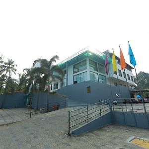 Hotel Park Regency Angamaly Exterior photo