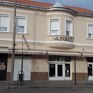 Korona Panzió Bed and Breakfast Mateszalka Exterior photo