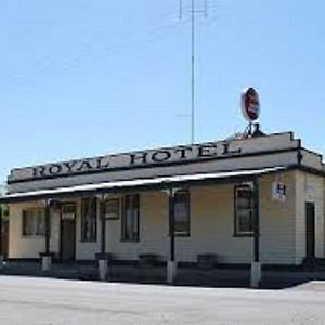 Royal Hotel Snake Valley Exterior photo