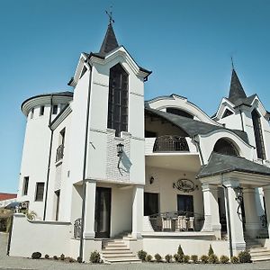 Hotel And Restaurant Velure Mukácheve Exterior photo