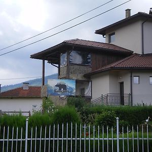 Family Hotel Balkana Apriltsi  Exterior photo