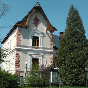 Hotel Penzion Vila Machu Kopřivnice Exterior photo