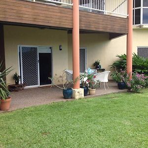 Apartamento Hideaway On Hillview Cairns Exterior photo