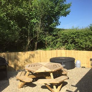 Romantic Getaway Luxury Wooden Cabin With Private Hot Tub And Bbq Aberystwyth Exterior photo