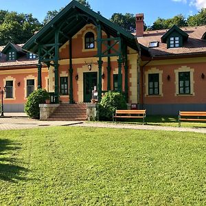 St. Hubertus Étterem és Panzió Bed and Breakfast Parádsasvár Exterior photo