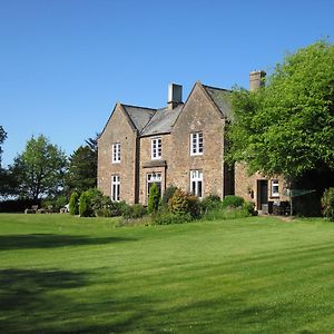 Court Barn Country House Hotel Clawton Exterior photo