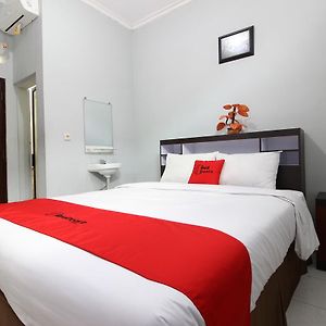 Hotel Reddoorz Near Stpn Jogja Yogyakarta Exterior photo