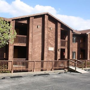 Table Rock Resorts At Indian Point Branson Exterior photo