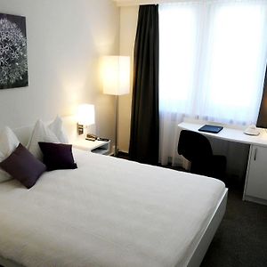 Hotel Fontana Garni Twann Room photo
