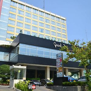 Hotel Grand Zuri Cikarang Jababeka Exterior photo