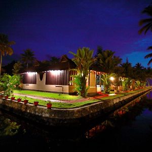 Paradise Resort Kumarakom Exterior photo