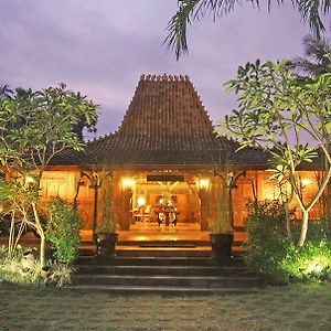 Jogloplawang Villa&Resort Kaliurang Exterior photo