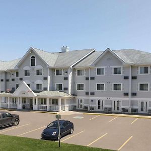 Travelodge Suites By Wyndham Moncton Exterior photo