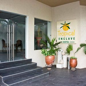 Tropical Enclave Hotel Acra Exterior photo