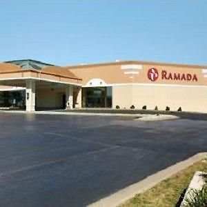 Hotel Ramada Moline East Moline Exterior photo