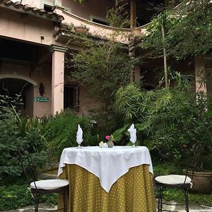 La Casa Rosada Bed and Breakfast Copan Ruinas Exterior photo