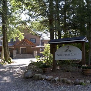 The Retreat At Norwich Lake Huntington Exterior photo