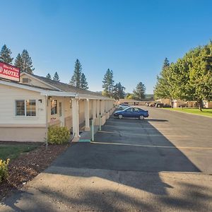 Shasta Pines Motel&Suites Burney Exterior photo