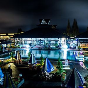 Hotel Sibayak Internasional Berastagi Exterior photo