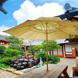 Beautiful Garden Hanok Guesthouse Jeonju Exterior photo