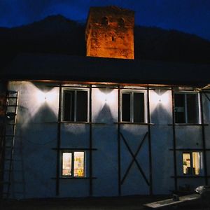 Lomari'S Guest House Mestia Exterior photo