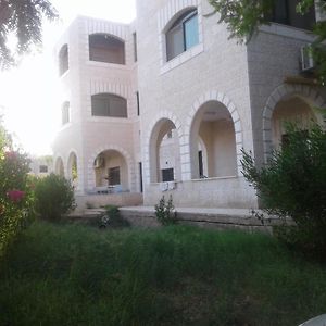 Jericho Waleed'S Hostel Exterior photo