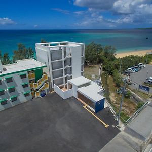 Hotel y Restaurante On The Beach Lue Motobu Exterior photo