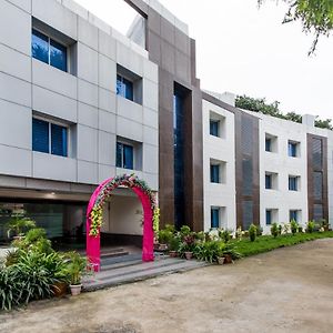 Hotel Oyo 18440 Shri Ramkrishna Bagh Indore Exterior photo