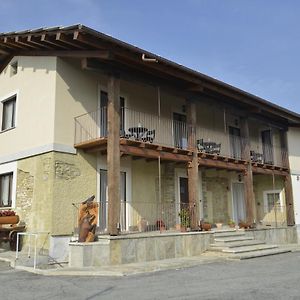 Agriturismo Ai Prüsot Bed and Breakfast Bagnolo Piemonte Exterior photo
