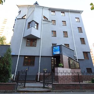 Hotel Zhayvir Kiev Exterior photo